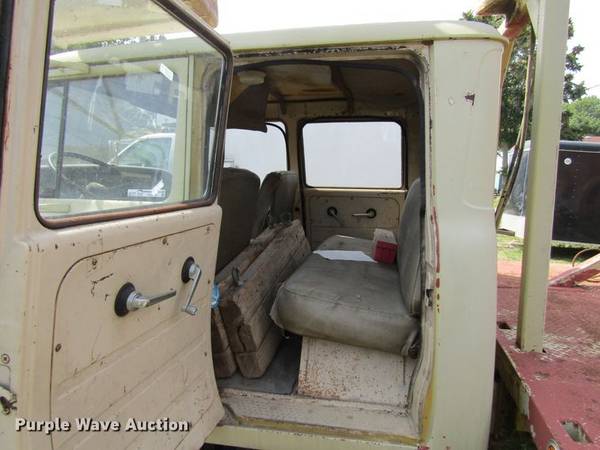 73 IH CREW CAB BOOM TRUCK for sale in Lone Tree, IA – photo 5