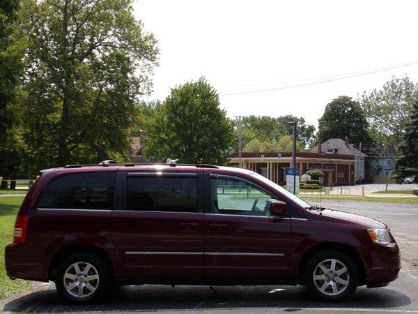 2009 Chrysler Town Country Touring for sale in Madison , OH – photo 10