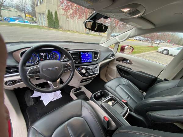 2017 Chrysler Pacifica Touring-L (LOW MILES) - - by for sale in Arden Hills, MN – photo 8