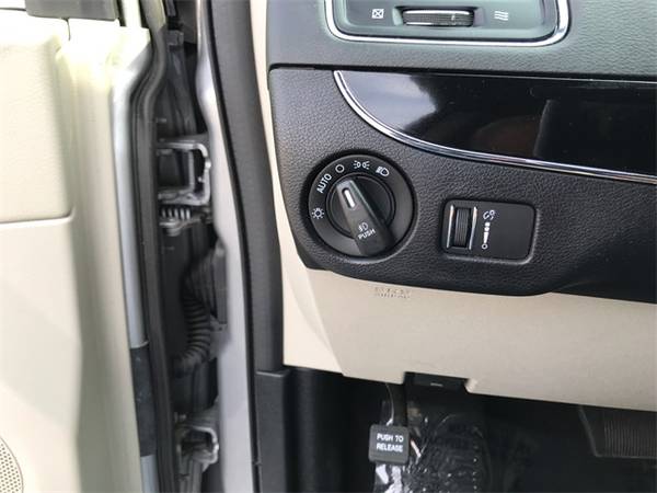 2018 Dodge Grand Caravan SXT mini-van Billet Clearcoat for sale in Palatine, IL – photo 17
