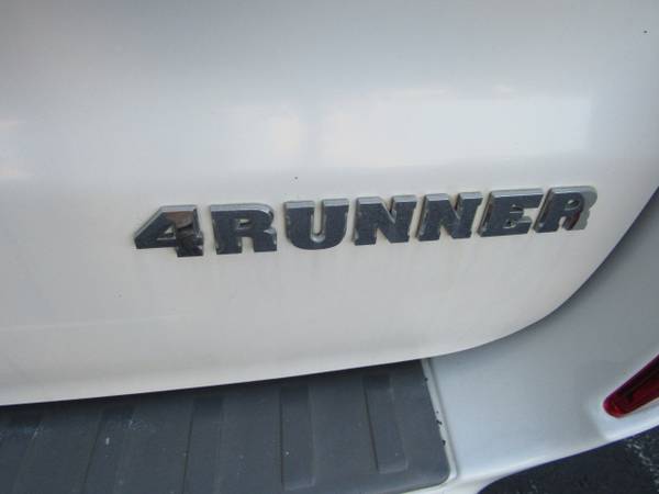 2005 Toyota 4Runner SR5 V8 4WD for sale in Tiffin, OH – photo 11