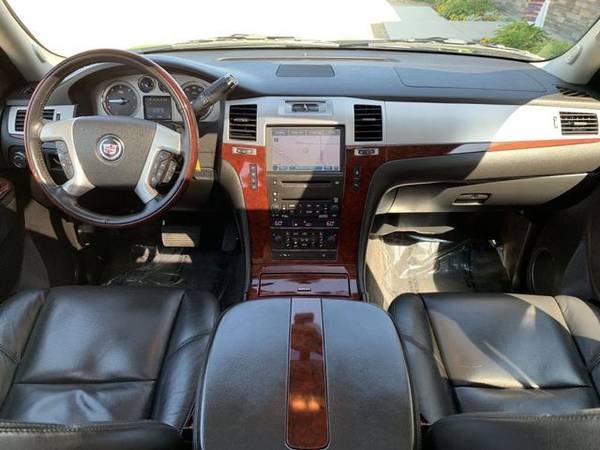 2010 Cadillac Escalade - Financing Available! for sale in Monroe, WI – photo 24