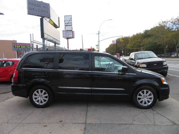 2015 Chrysler Town and Country Touring Minivan No Accidents! Runs for sale in Brooklyn, NY – photo 8
