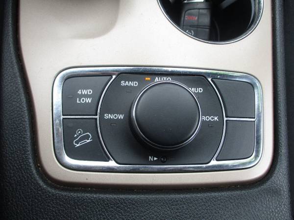 2014 Jeep Grand Cherokee 4x4 4WD Laredo Heated Seats & Wheel SUV for sale in Brentwood, NH – photo 16
