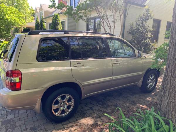 2005 Toyota Highlander 4x4 V6 w/3rd Row Seat Only 97k Miles - cars for sale in Arlington, District Of Columbia – photo 3