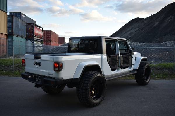 2021 Jeep Gladiator Sport S 4x4 4dr Crew Cab 5.0 ft. SB Pickup Truck... for sale in Miami, ID – photo 14