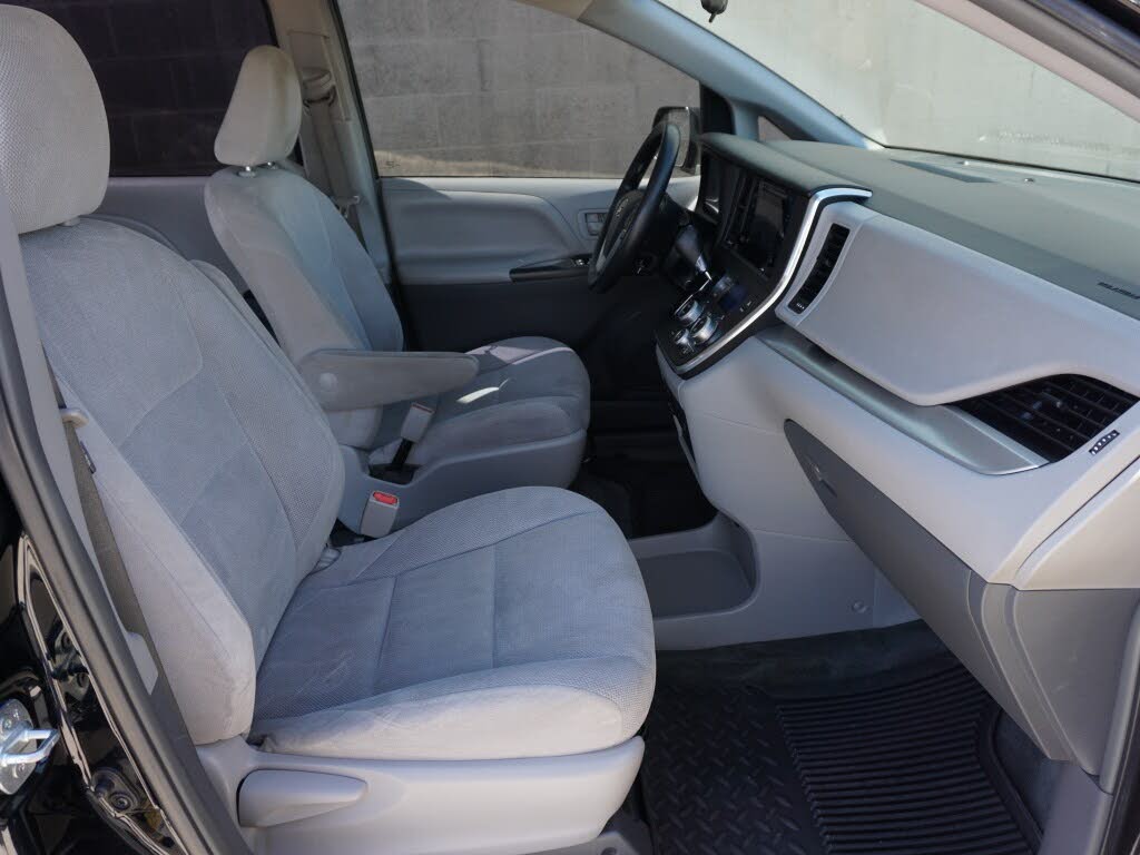 2016 Toyota Sienna L 7-Passenger for sale in Las Vegas, NV – photo 13