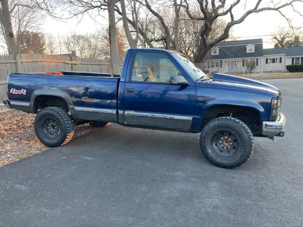 2000 gmc k2500 with fisher 8ft plow for sale in Lynn, MA