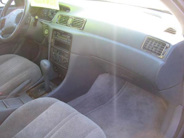1998 Toyota Camry LE Gray, Sunroof, 4 cyl. spoiler, loaded, 94K,... for sale in Warren, RI – photo 13