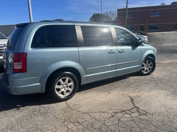 2010 CHRYSLER TOWN & COUNTRY - - by dealer - vehicle for sale in Lawrenceville, GA – photo 4