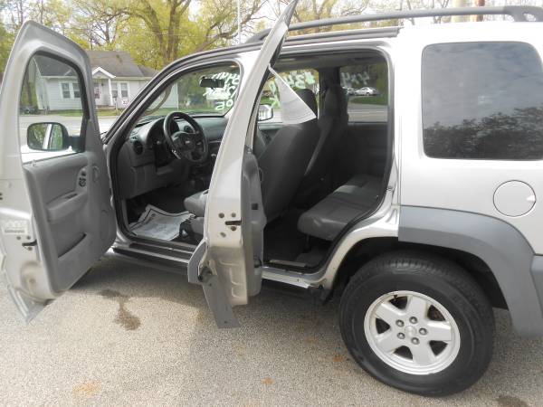 2005 Jeep Liberty 4X4 - - by dealer - vehicle for sale in Perry, OH – photo 4