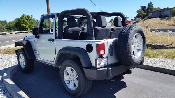 2011 Jeep Wrangler Sport 4WD HardTop Manual with Low Miles One Owner for sale in Ashland, OR – photo 9