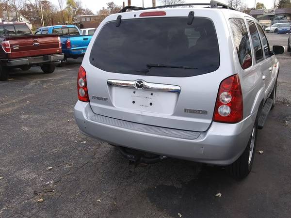 2005 Mazda tribute Leather loaded Rust free CLEAN Low miles! - cars... for sale in Muncie, IN – photo 3