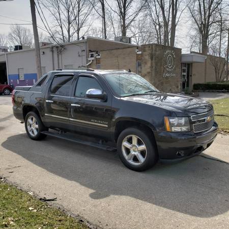 2010 AVALANCHE for sale in Willoughby, OH – photo 3