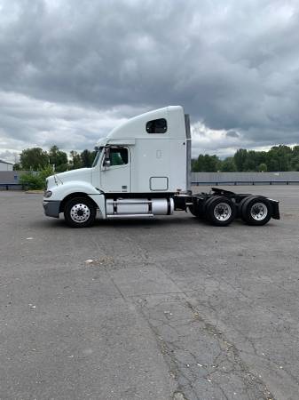 2004 Freightliner Columbia for sale in Vancouver, OR – photo 2