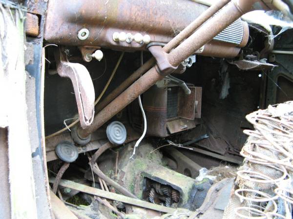 1941 Ford 2dr Deluxe Sedan for restoration or parts. Flat Head V8 for sale in Wausau, WI – photo 8