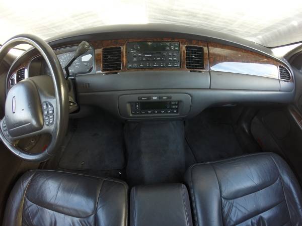 1998 Lincoln Town Car Signature; 1 Family Owned - - by for sale in Klamath Falls, OR – photo 16