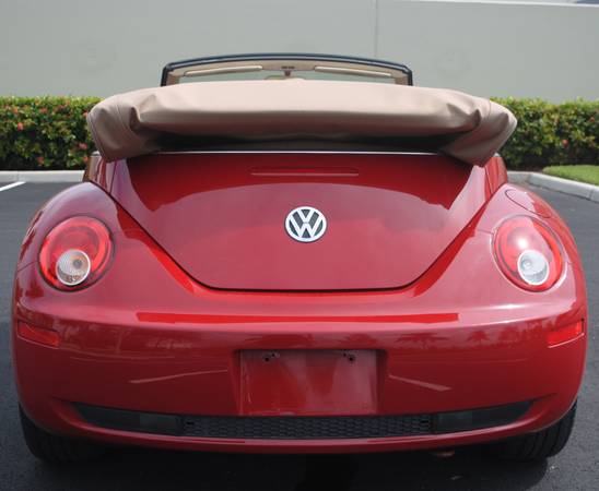 2008 VOLKSWAGEN NEW BEETLE CONVERTIBLE, 2.5L 4Cyl, CLEAN for sale in west park, FL – photo 3
