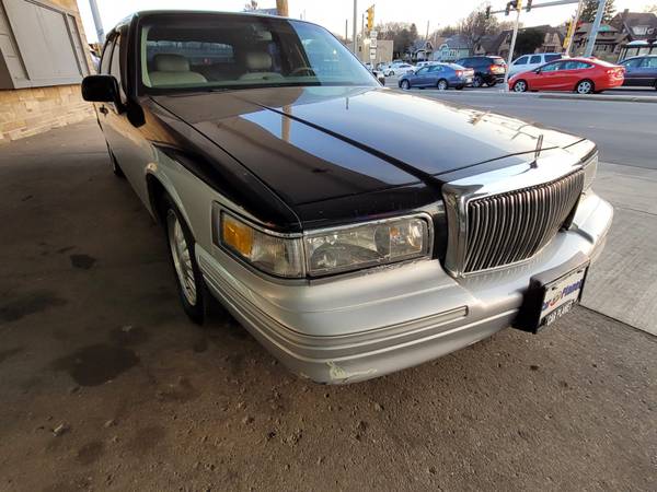 1997 LINCOLN TOWN CAR - - by dealer - vehicle for sale in MILWAUKEE WI 53209, WI – photo 4