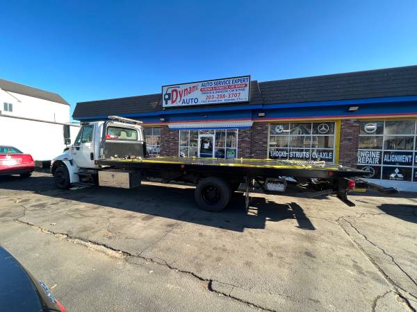 International 4300 tow truck rollback ramp truck for sale in Hamden, CT – photo 7