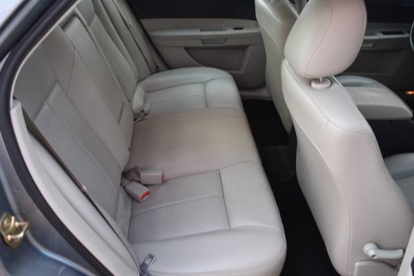 2006 CHRYSLER 300 TOURING 3.5L V6 WITH LEATHER AND SUNROOF for sale in Greensboro, NC – photo 12