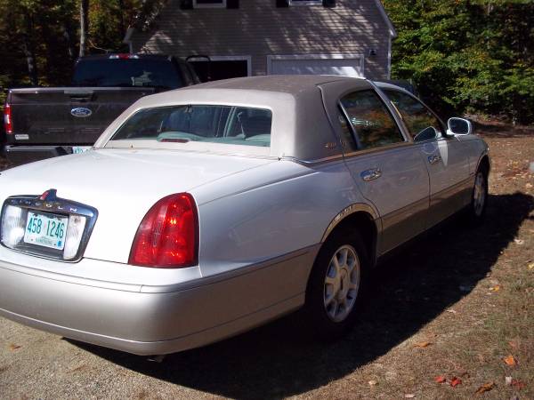 2002 Lincoln Town Car - cars & trucks - by owner - vehicle... for sale in Conway, MA – photo 2