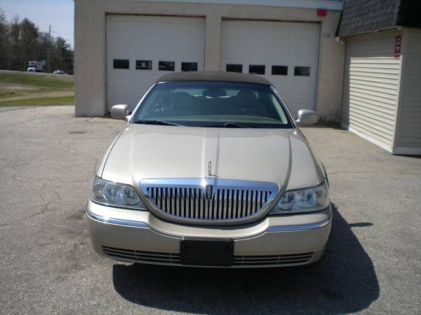 Lincoln Town Car Signature Luxury Sedan 97K miles 1 Year Warranty for sale in Hampstead, NH – photo 2