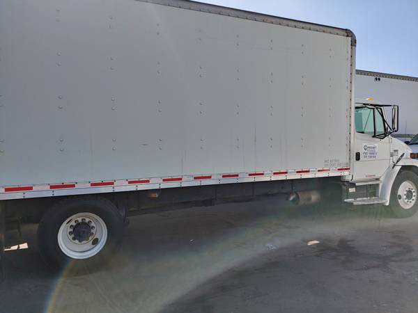 2001 freightliner fl70 box truck bobtail for sale in Gardena, CA – photo 2