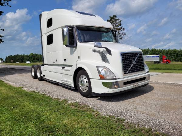 2018 VOLVO LEASE-TO-BUY I-SHIFT AUTO SEMI TRUCK - - by for sale in Saint Louis, MO