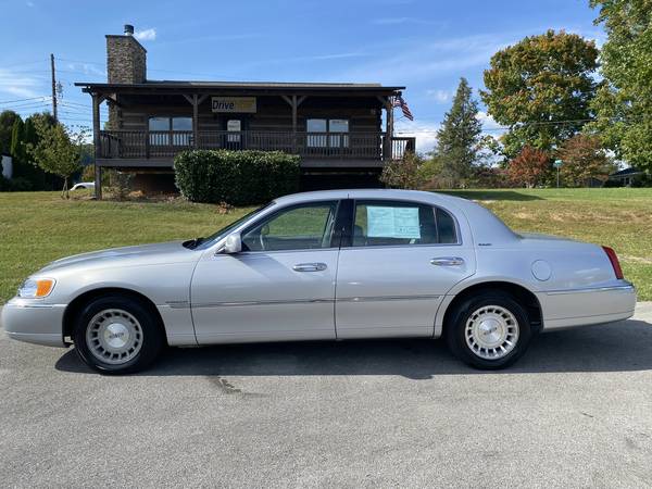 1999 Lincoln Town Car Executive - - by dealer for sale in Bristol, TN – photo 14