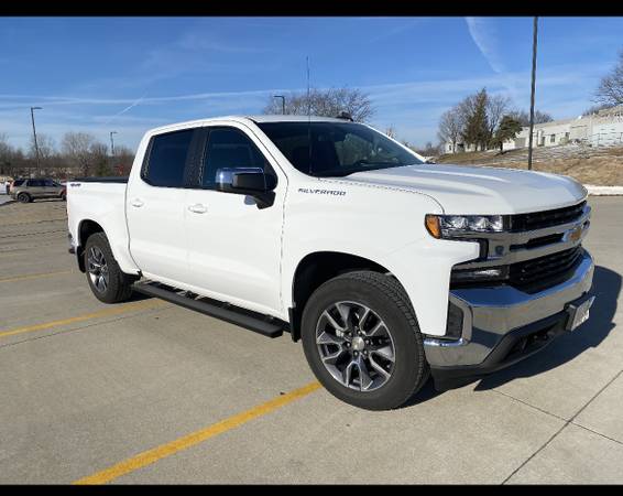 2020 Chevy Crew Cab 4X4 4900 miles for sale in URBANDALE, IA