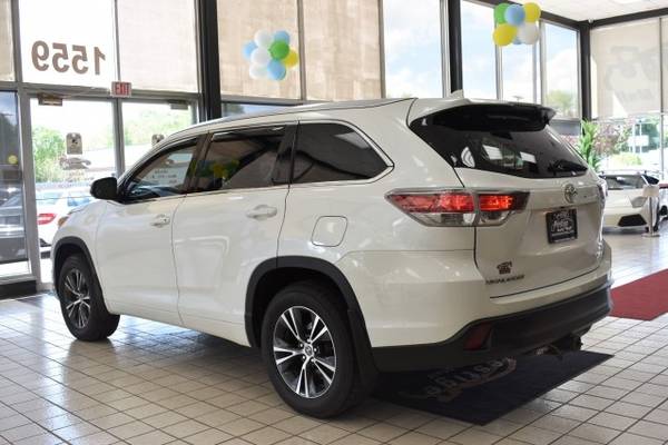 2016 Toyota Highlander XLE - - by dealer - vehicle for sale in Cuyahoga Falls, PA – photo 4