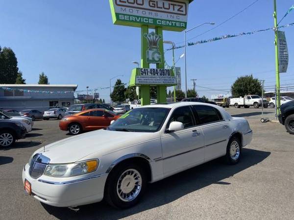 2001 LINCOLN Town Car - - by dealer - vehicle for sale in Eugene, OR