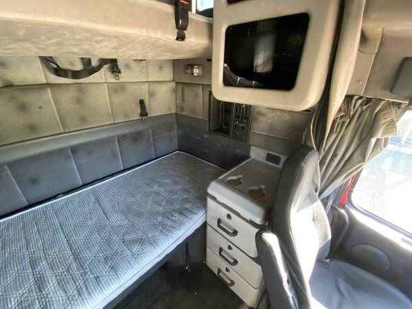 2003 VOLVO VNL64 670 CUMMINS N14 10 SPD MANUAL SEMI TRUCK - cars &... for sale in Tallmadge, PA – photo 17