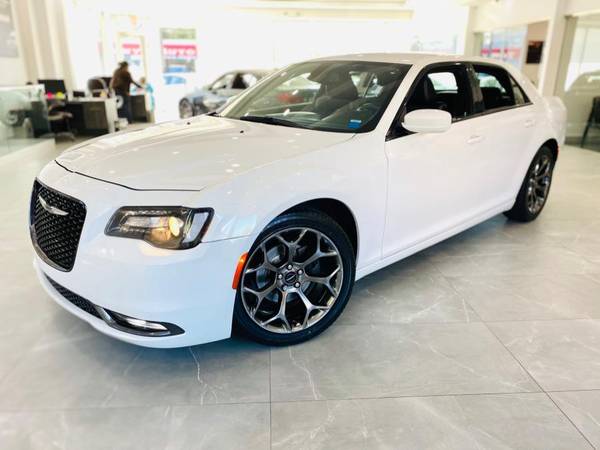 2017 Chrysler 300 300S RWD 289 / MO - cars & trucks - by dealer -... for sale in Franklin Square, NY – photo 3