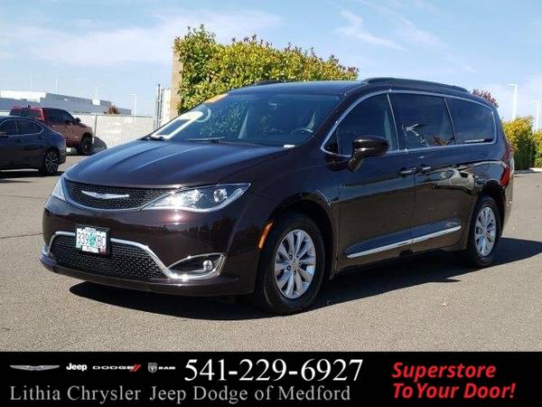 2017 Chrysler Pacifica Touring-L FWD for sale in Medford, OR – photo 3