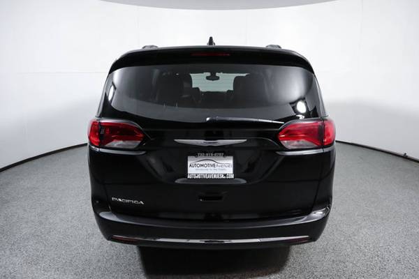2017 Chrysler Pacifica, Brilliant Black Crystal Pearlcoat for sale in Wall, NJ – photo 4