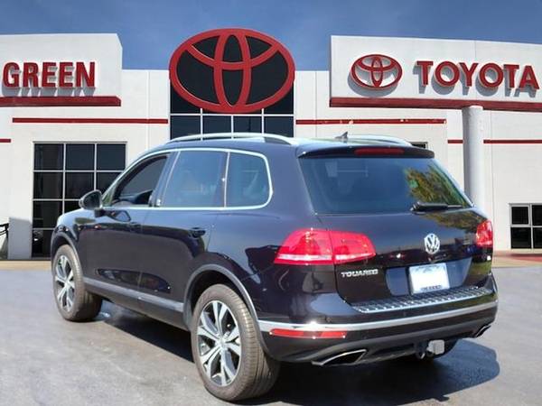 2017 VW Volkswagen Touareg V6 suv Deep Black Pearl for sale in Springfield, IL – photo 2