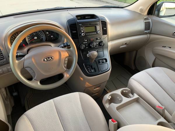 Very Clean 2010 Kia Sedona *3rd Row, XM* for sale in Des Moines, IA – photo 11