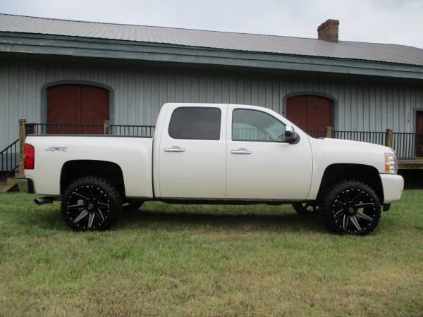 4.5" LIFTED 2012 CHEVY LTZ CREW 20X12 33X12.50 *STANCED *LEATHER CHEAP for sale in KERNERSVILLE, SC – photo 3
