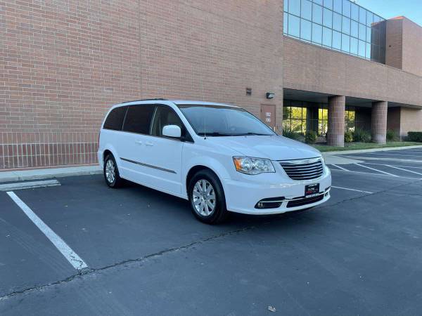 2015 Chrysler Town and Country Touring van Bright White Clearcoat for sale in Sacramento , CA – photo 3