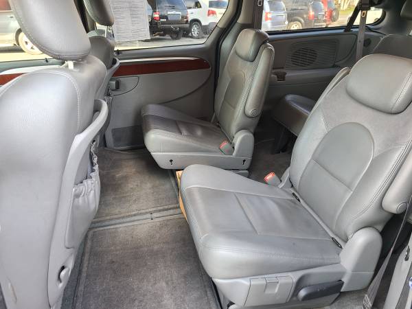 2005 Chrysler Town & Country Limited 131K Pennsylvania One Owner -... for sale in Oswego, NY – photo 15