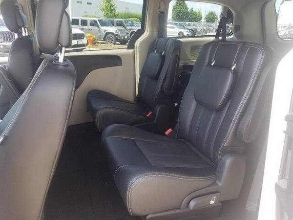 2016 Chrysler Town & Country mini-van Touring $291.25 PER for sale in Naperville, IL – photo 12