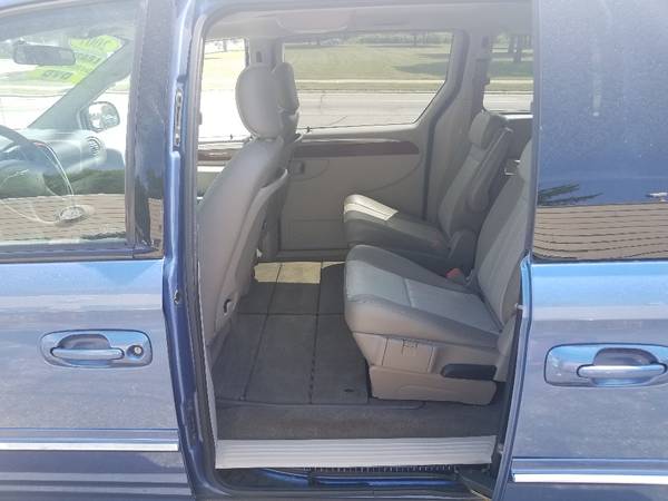 2007 CHRYSLER TOWN AND COUNTRY TOURING - 3rd Row Seating - Leather for sale in Kenosha, WI – photo 15