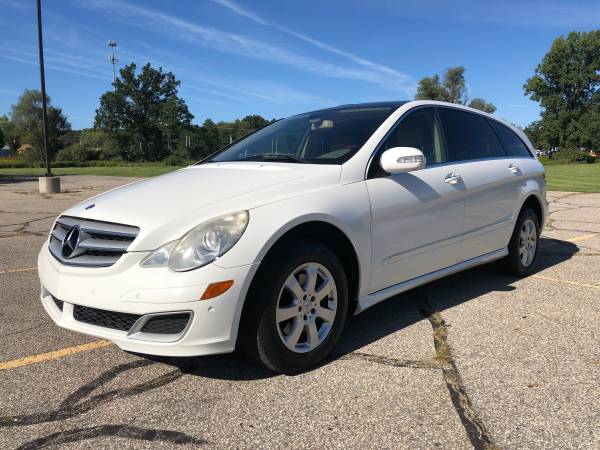 Third Row! 2007 Mercedes Benz R320 CDI! AWD! Sharp! Clean Carfax! for sale in Ortonville, MI
