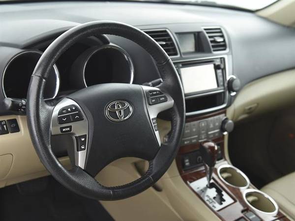 2013 Toyota Highlander Limited Sport Utility 4D suv White - FINANCE for sale in Atlanta, FL – photo 2