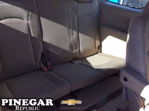 2010 Saturn Outlook XE Premium suv Red - - by dealer for sale in Republic, MO – photo 10