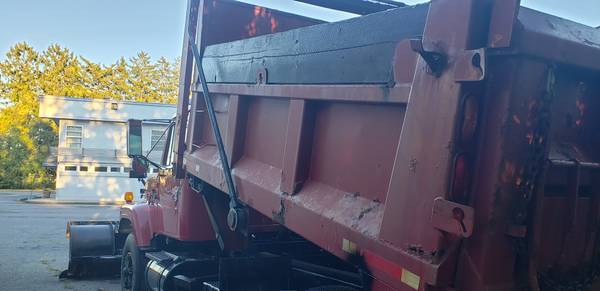 2000 International 2574 Dump w/ Pl ow for sale in NEW YORK, NY – photo 6