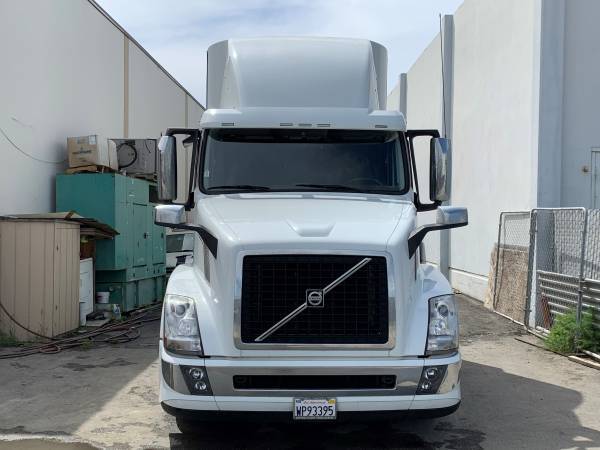 Pre-Owned 2016 Volvo VNL 64/430 Sleeper factory Warrently 86k Miles for sale in South San Francisco, CA – photo 6