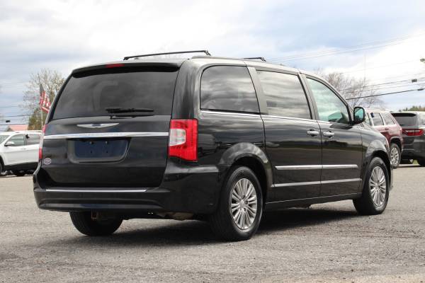 2016 CHRYSLER TOWN & COUNTRY TOURING L - - by dealer for sale in Middlebury, VT – photo 5